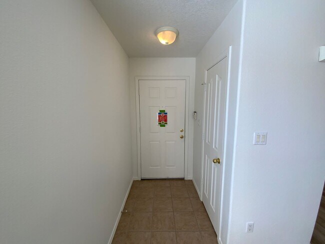 Foto del edificio - 3 Bedroom Single Story Home Available Near...