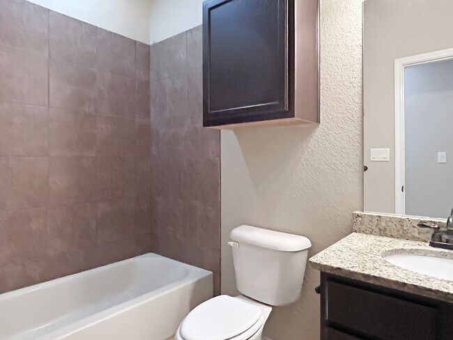 Foto del edificio - Beautiful Duplex Home In New Braunfels