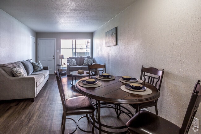 2 BR, 1.5 BA - 807SF - Getwell Pointe Apartments