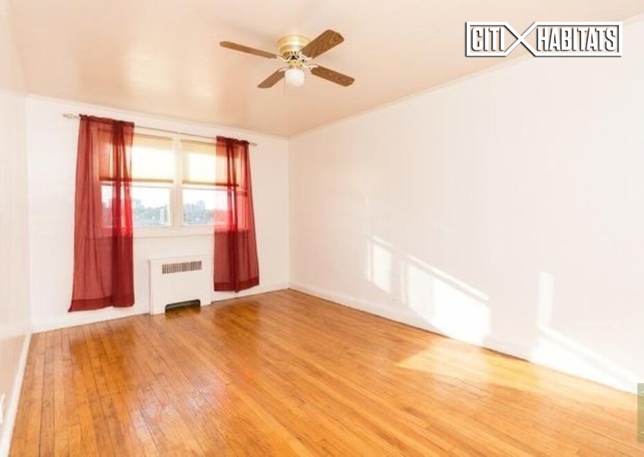 Primary Photo - 3030 Kingsbridge Terrace