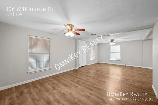 Foto del edificio - 306 W Houston St
