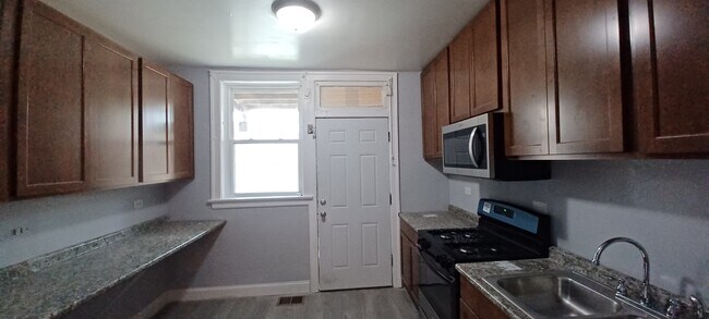 Foto del edificio - 7307 S Bennett Ave