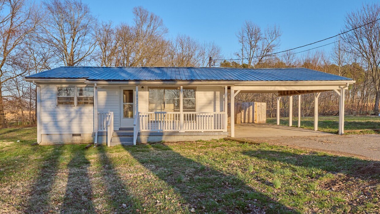 Foto principal - Coming Soon: 2BR house in country setting....