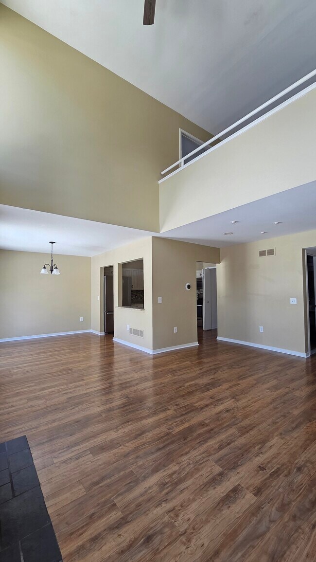 Building Photo - 653 Glasgow Ct