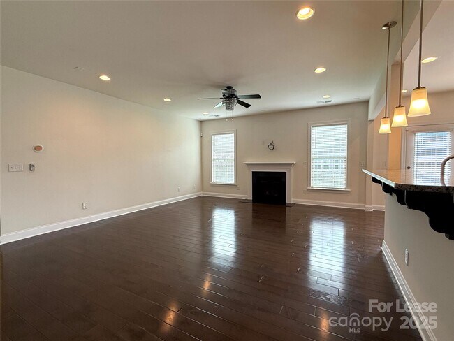 Building Photo - 1691 Spears Dr NW