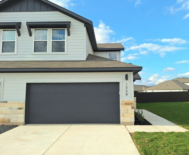 Foto del edificio - Stunning 4x3 Luxury Duplex in Buda, TX!