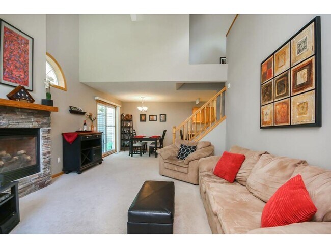 Foto del edificio - 2Bed*1.5Bath with loft in West Bloomington...