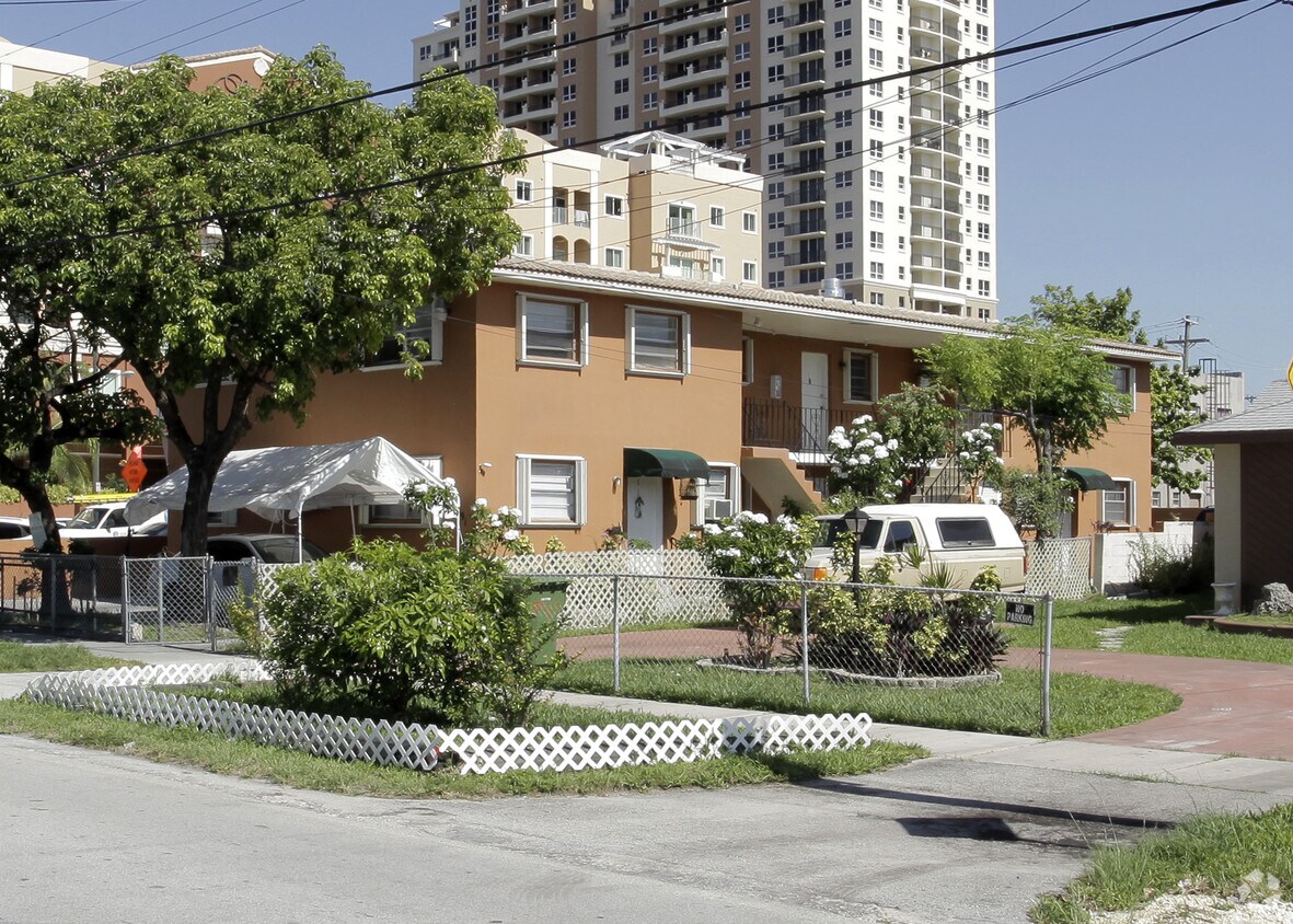 Primary Photo - 3191 SW 23rd St