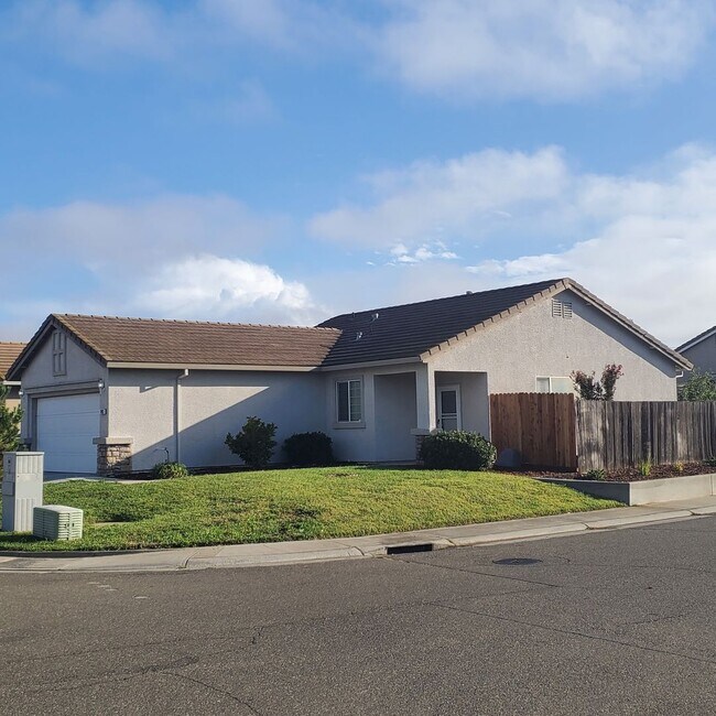 Foto del edificio - Updated 3bed/2bath home in Churchhill Downs