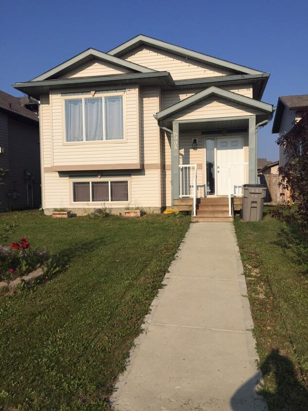 Primary Photo - 4 bedroom in Grande Prairie AB T8W 0E4