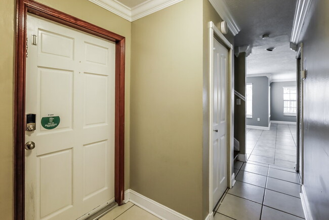 Building Photo - 13420 SW 8th Ln