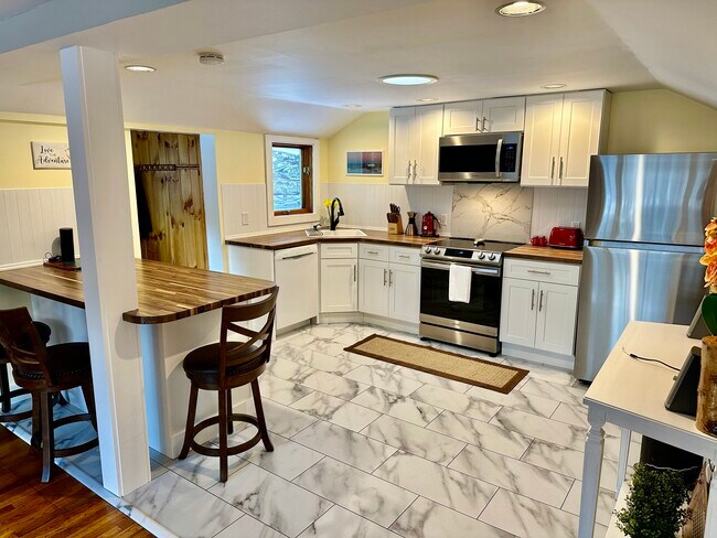 Building Photo - 930 New Boston Rd