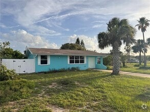 Building Photo - 34 Palm Dr