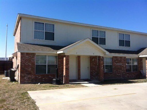 Foto principal - 2 BEDROOM TOWNHOUSE FOR RENT!