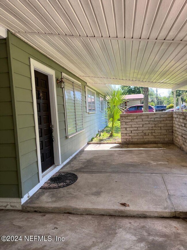 Building Photo - 6455 Solandra Dr