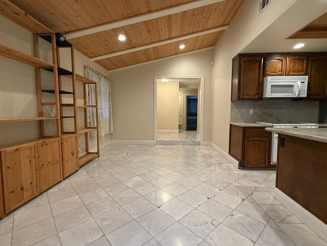 Foto del edificio - Spacious South San Jose Home with 3 Bedrooms and Sunroom!