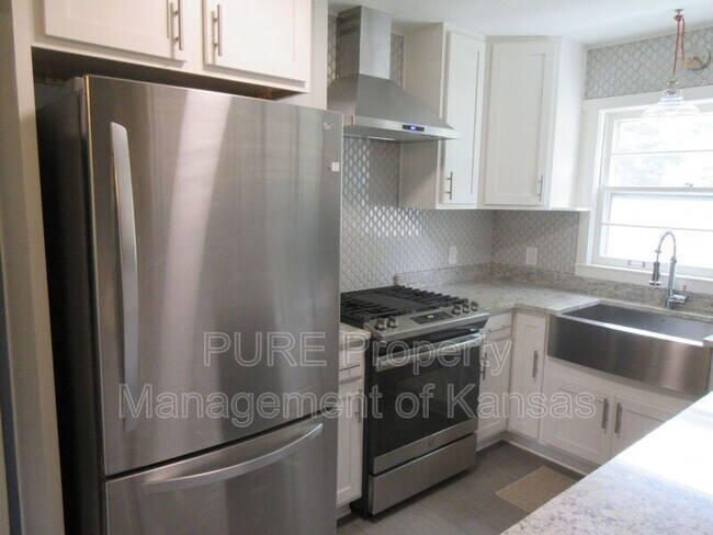 Building Photo - 3607 W 79th St