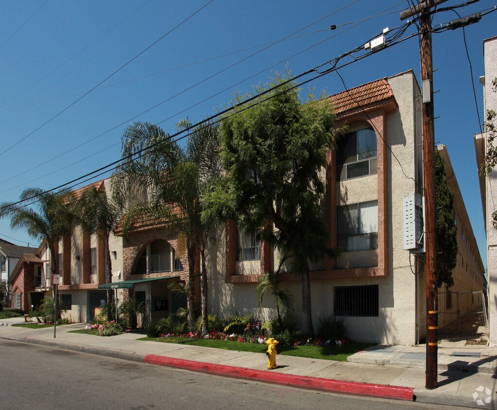 Doty Apartments Apartments in Hawthorne, CA