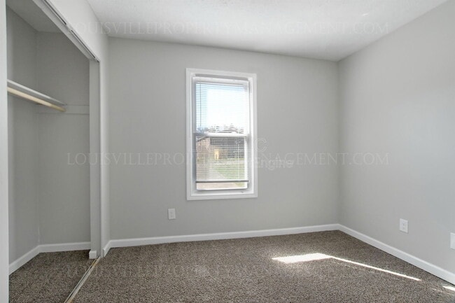 Foto del edificio - 419 Wood Creek Dr