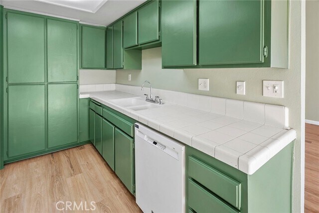 Foto del edificio - 15000 Halldale Ave