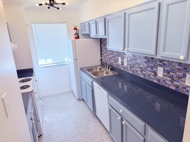 Building Photo - 6519 W Newberry Rd