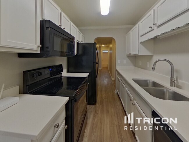 Foto del edificio - 1128 Summit Hills Dr