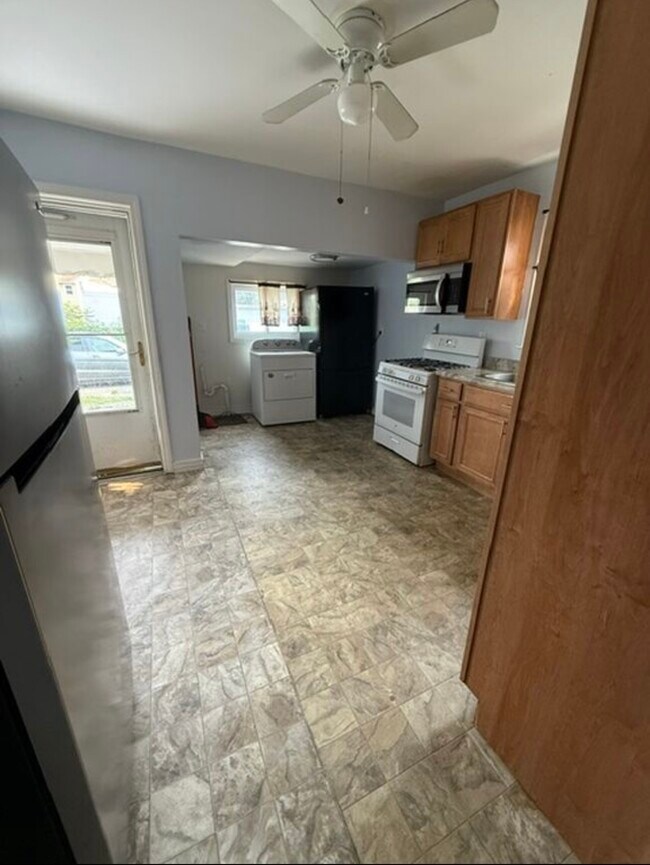 Foto del edificio - 593 Plank Rd