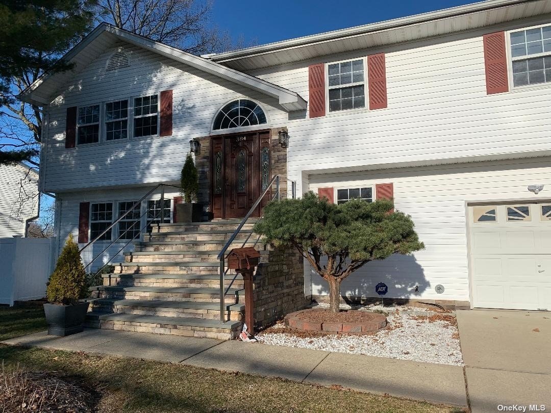 384 Centre Ave, Lindenhurst, NY 11757 House Rental in Lindenhurst, NY