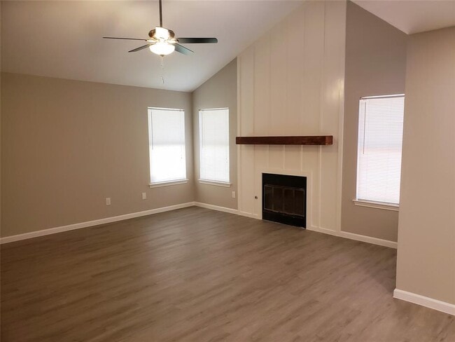 Building Photo - 12913 Steeple-Chase Dr