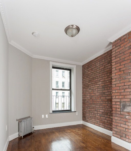 Foto del edificio - 422 E 9th St