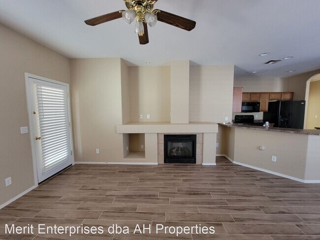 Foto del edificio - 4 br, 2 bath House - 14648 W GELDING DR