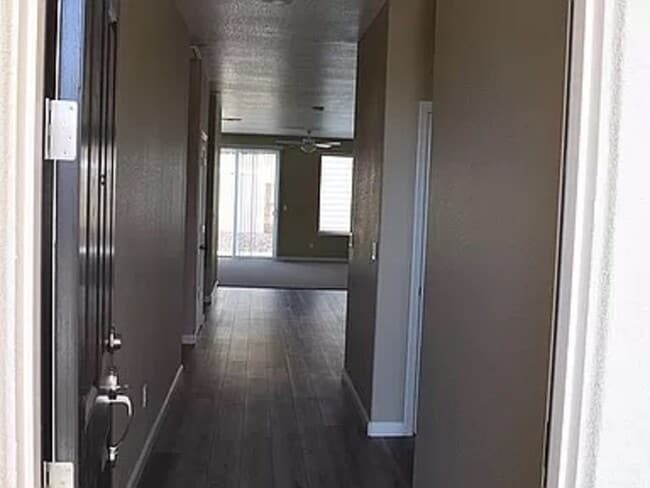 Photo - 735 Suzanne Dr House