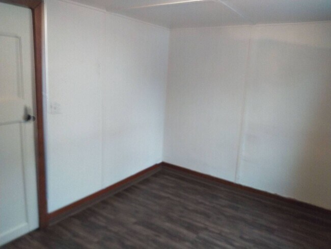 Foto del edificio - 445-447 NE Campus Street