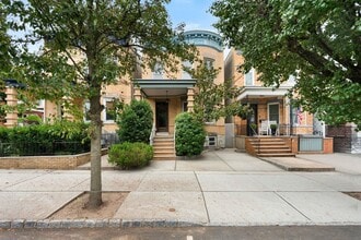 Building Photo - 114 Shippen St