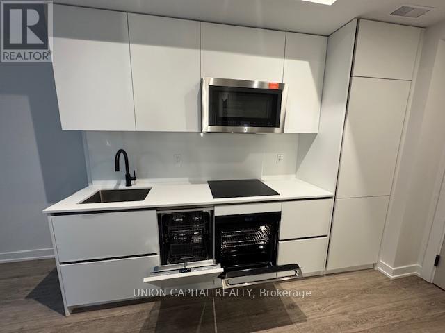 Photo du bâtiment - 327 King St W