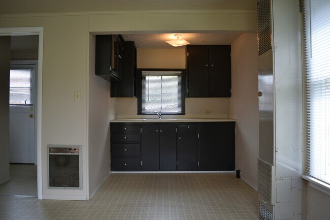 Foto del edificio - 805-807 SW 5th St. 458 SW C St.