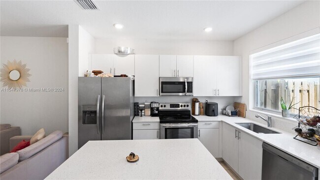 Building Photo - KEYS GATE RESIDENTIAL