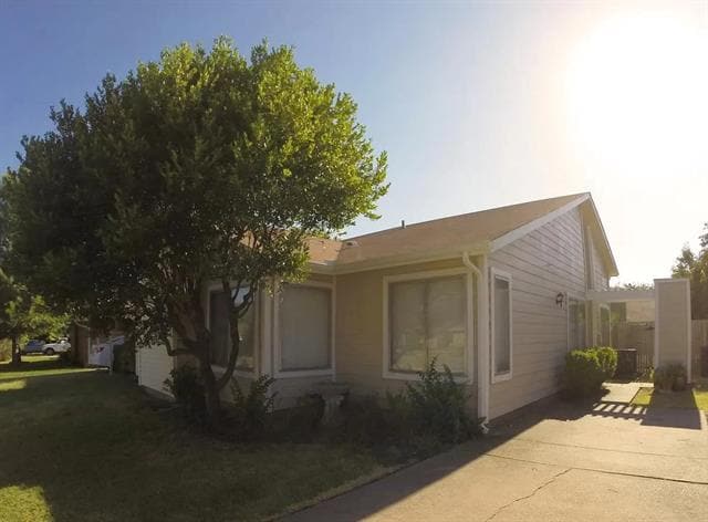 Foto principal - 216 Suttonwood Dr