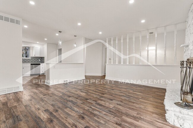 Foto del edificio - Gorgeous Home with Fenced Yard and 2 Car G...