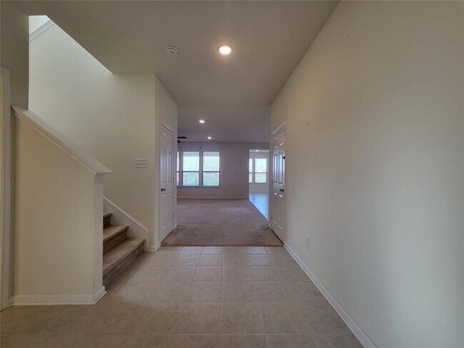 Building Photo - 25318 Squire Knoll St