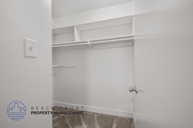 Foto del edificio - 355 Coronado Ave.