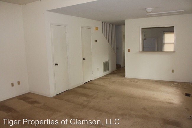 Building Photo - 2 br, 1.5 bath Room For Rent - 113 Clemson St