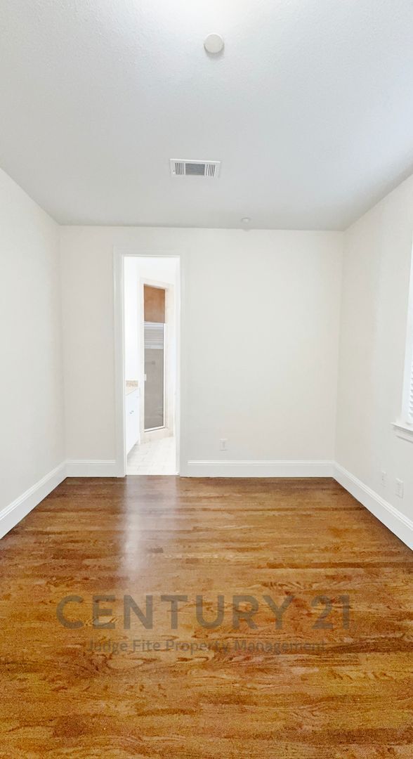Foto del edificio - 4148 Grassmere Ln