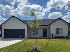 Building Photo - 1919 E Sutton Ct