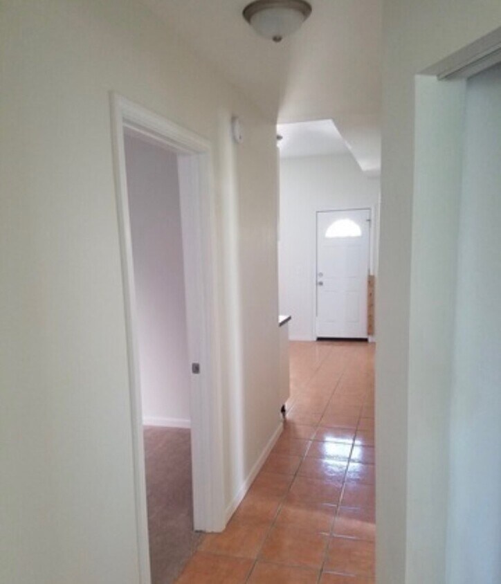 Primary Photo - 1323 S Millard Ave