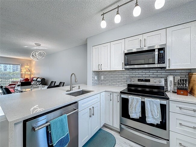 Foto del edificio - 2228 N Cypress Bend Dr