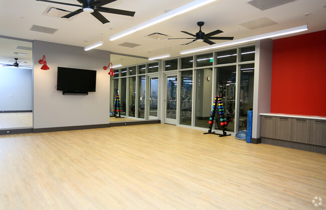 Estudio de yoga - 225 N Calvert