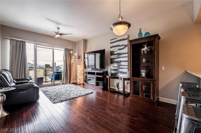 Building Photo - 150 S Las Vegas Blvd