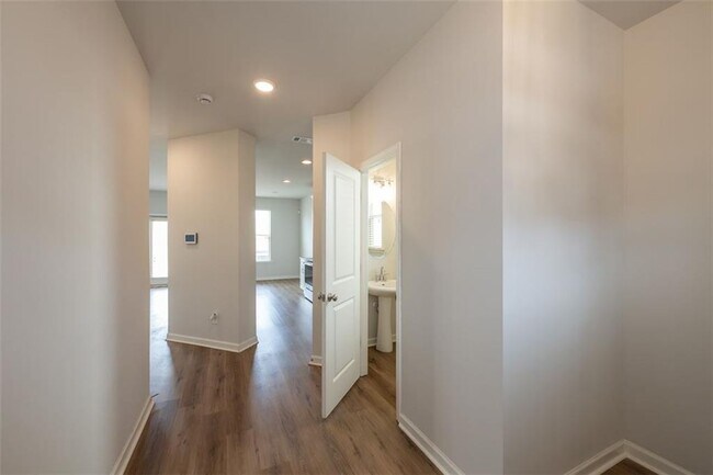 Building Photo - 4013 Park Ln