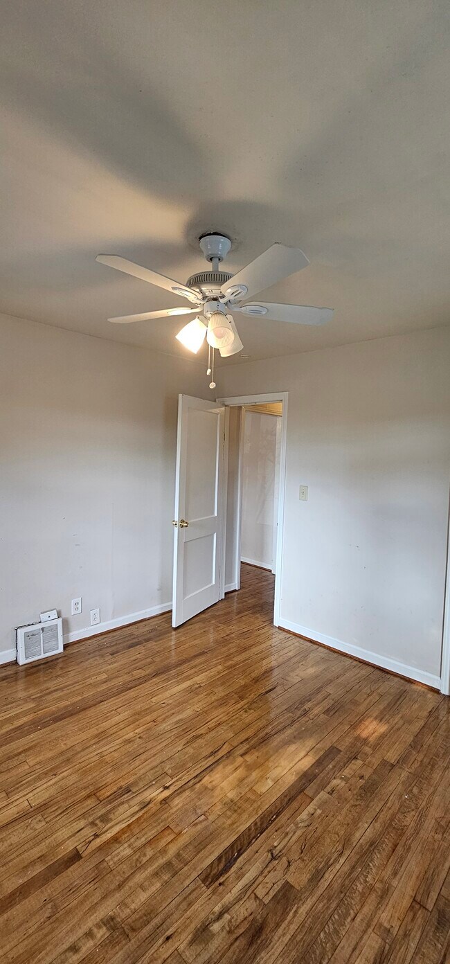 Foto del edificio - 4504 Terrace St